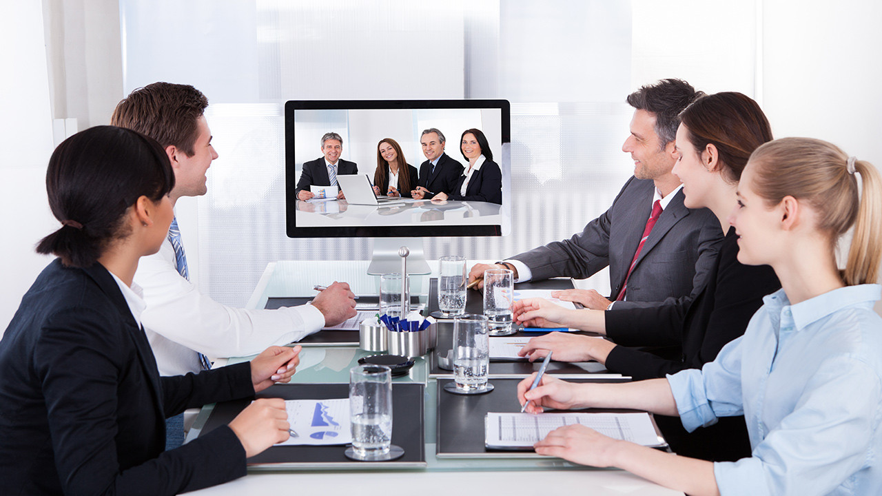 10 Features to Look for in a 4K Video Conferencing Panel in UAE