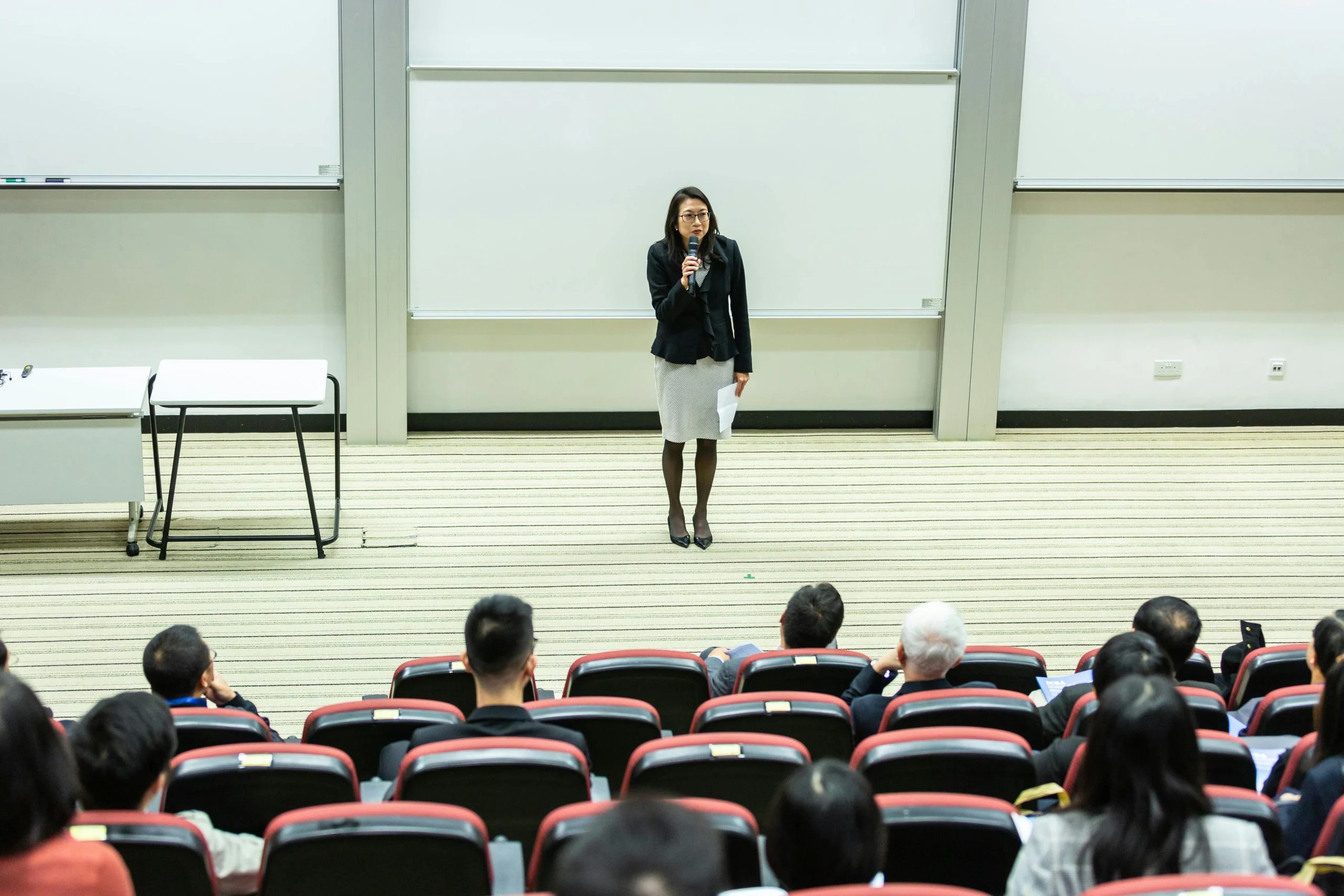 7 Smart Classroom Solutions UAE Teachers Swear By